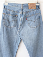 Lade das Bild in den Galerie-Viewer, Levis 501 Jeans Hellblau Klassiker (30/32)
