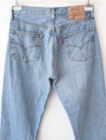 Lade das Bild in den Galerie-Viewer, Levis 501 Jeans Hellblau Klassiker (30/32)

