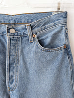 Lade das Bild in den Galerie-Viewer, Levis 501 Jeans Hellblau Klassiker (30/32)
