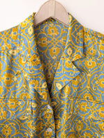 Lade das Bild in den Galerie-Viewer, *Seide* Bluse Bohemian Print Rauchblau (XL)
