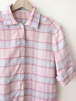Lade das Bild in den Galerie-Viewer, *Leinen* Bluse Pastell Flieder Gingham (M)
