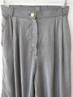 Lade das Bild in den Galerie-Viewer, Bermuda Shorts Hahnentritt Bundfalten (M)
