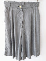 Lade das Bild in den Galerie-Viewer, Bermuda Shorts Hahnentritt Bundfalten (M)
