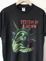 Lade das Bild in den Galerie-Viewer, System Of A Down Bandshirt 2004 Merch (L)
