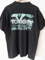 Lade das Bild in den Galerie-Viewer, System Of A Down Bandshirt TOXICITY (L)
