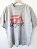 Lade das Bild in den Galerie-Viewer, Shirt EA Sports Gaming 90s Print (XL)
