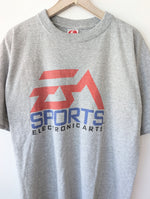 Lade das Bild in den Galerie-Viewer, Shirt EA Sports Gaming 90s Print (XL)
