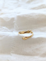 Lade das Bild in den Galerie-Viewer, Ring 14k Gold Hug Hands
