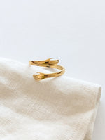 Lade das Bild in den Galerie-Viewer, Ring 14k Gold Hug Hands

