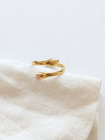 Lade das Bild in den Galerie-Viewer, Ring 14k Gold Hug Hands
