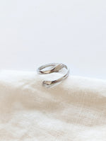 Lade das Bild in den Galerie-Viewer, Ring 14k Silber Hug Hands
