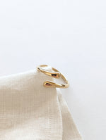 Lade das Bild in den Galerie-Viewer, Ring 14k Gold Small Hug
