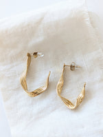 Lade das Bild in den Galerie-Viewer, Creolen Irregular Twist 14k Gold
