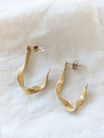 Lade das Bild in den Galerie-Viewer, Creolen Irregular Twist 14k Gold
