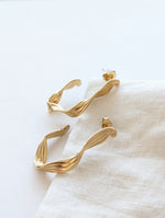 Lade das Bild in den Galerie-Viewer, Creolen Irregular Twist 14k Gold
