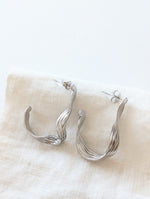 Lade das Bild in den Galerie-Viewer, Creolen Irregular Twist 14k Silber
