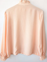 Lade das Bild in den Galerie-Viewer, *Seide* Bluse Basic Rüschen Pastell Peach (L)
