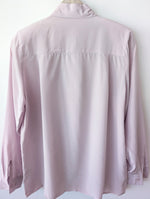 Lade das Bild in den Galerie-Viewer, *Seide* RARE Bluse Basic Rüschen Flieder (M)
