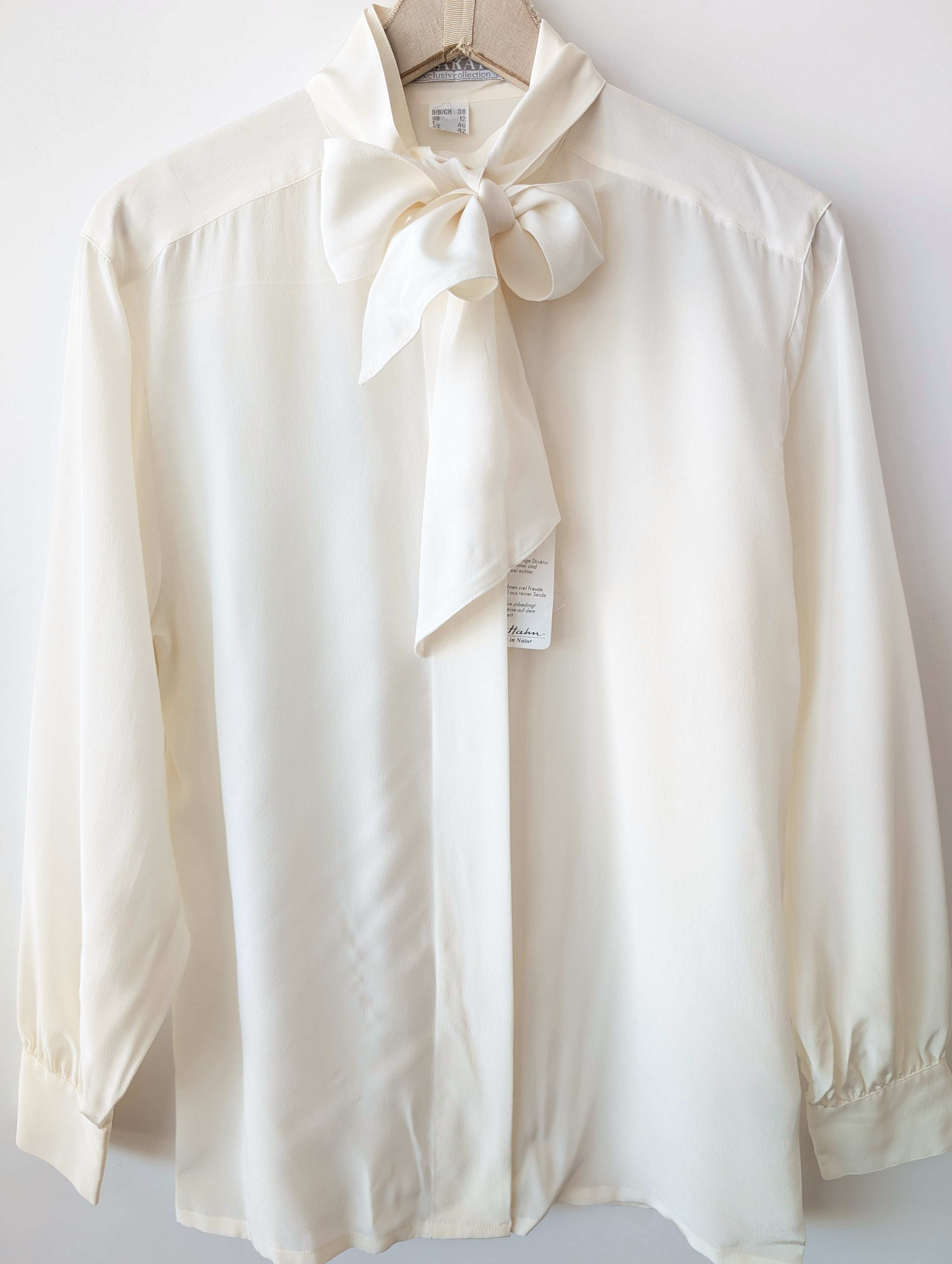 *Seide* RARE Bluse Basic Schleife Creme (M)