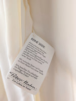 Lade das Bild in den Galerie-Viewer, *Seide* RARE Bluse Basic Schleife Creme (M)
