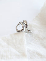 Lade das Bild in den Galerie-Viewer, Ring 14k Silber Organic Circle
