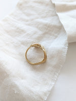 Lade das Bild in den Galerie-Viewer, Ring 14k Gold Organic Circle
