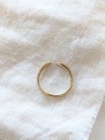 Lade das Bild in den Galerie-Viewer, Ring 14k Gold Puristic
