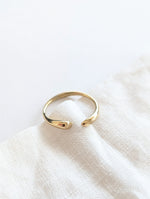 Lade das Bild in den Galerie-Viewer, Ring 14k Gold Puristic
