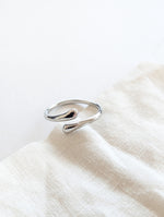 Lade das Bild in den Galerie-Viewer, Ring 14k Silber Small Hug
