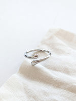 Lade das Bild in den Galerie-Viewer, Ring 14k Silber Small Hug
