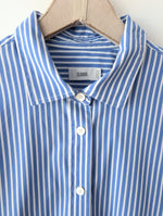 Lade das Bild in den Galerie-Viewer, *Closed* Bluse Nadelstreifen Blau Manschetten (M)
