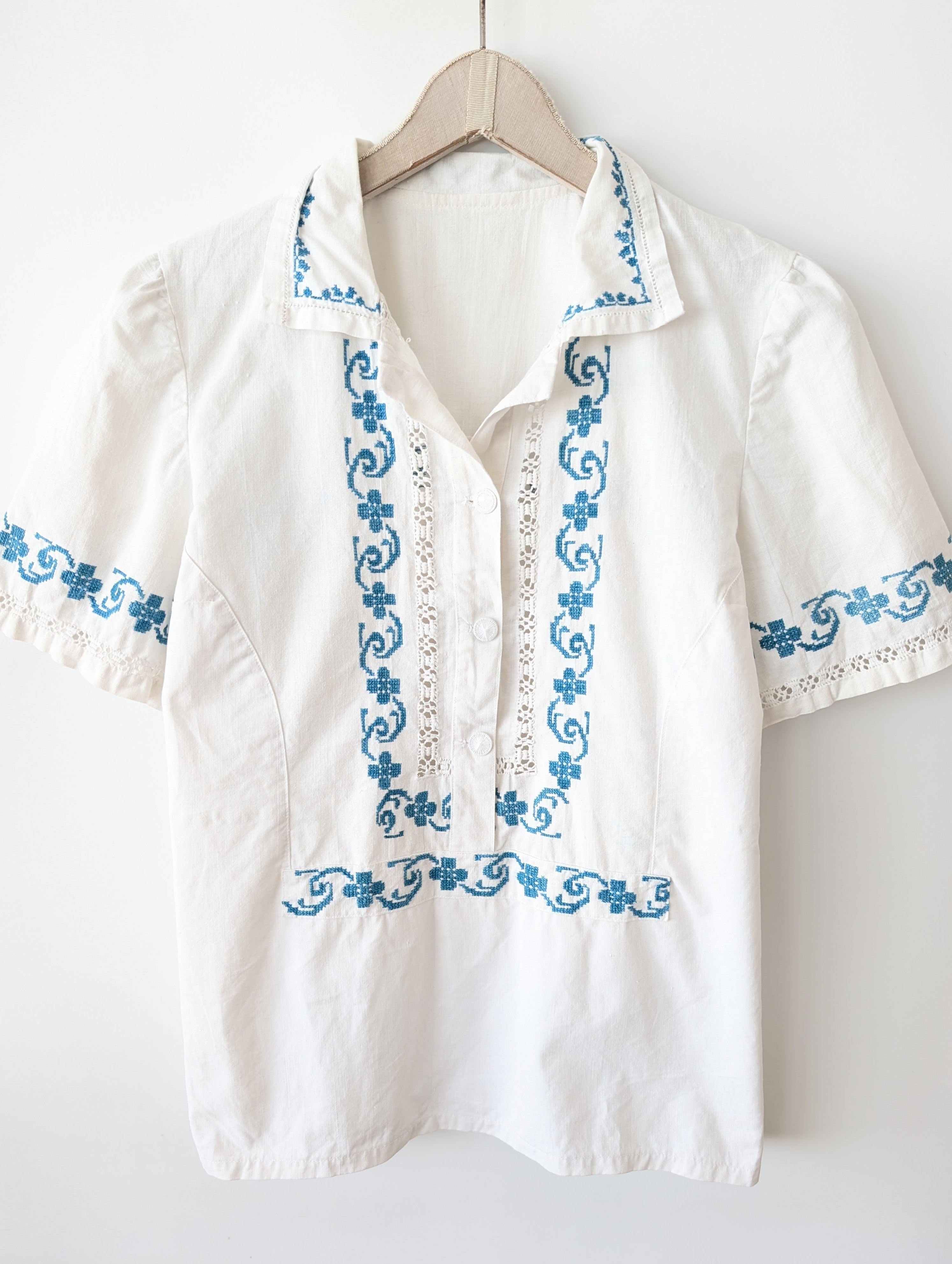 *Leinen* RARE Bluse Folklore Handmade Stickerei (M-L)