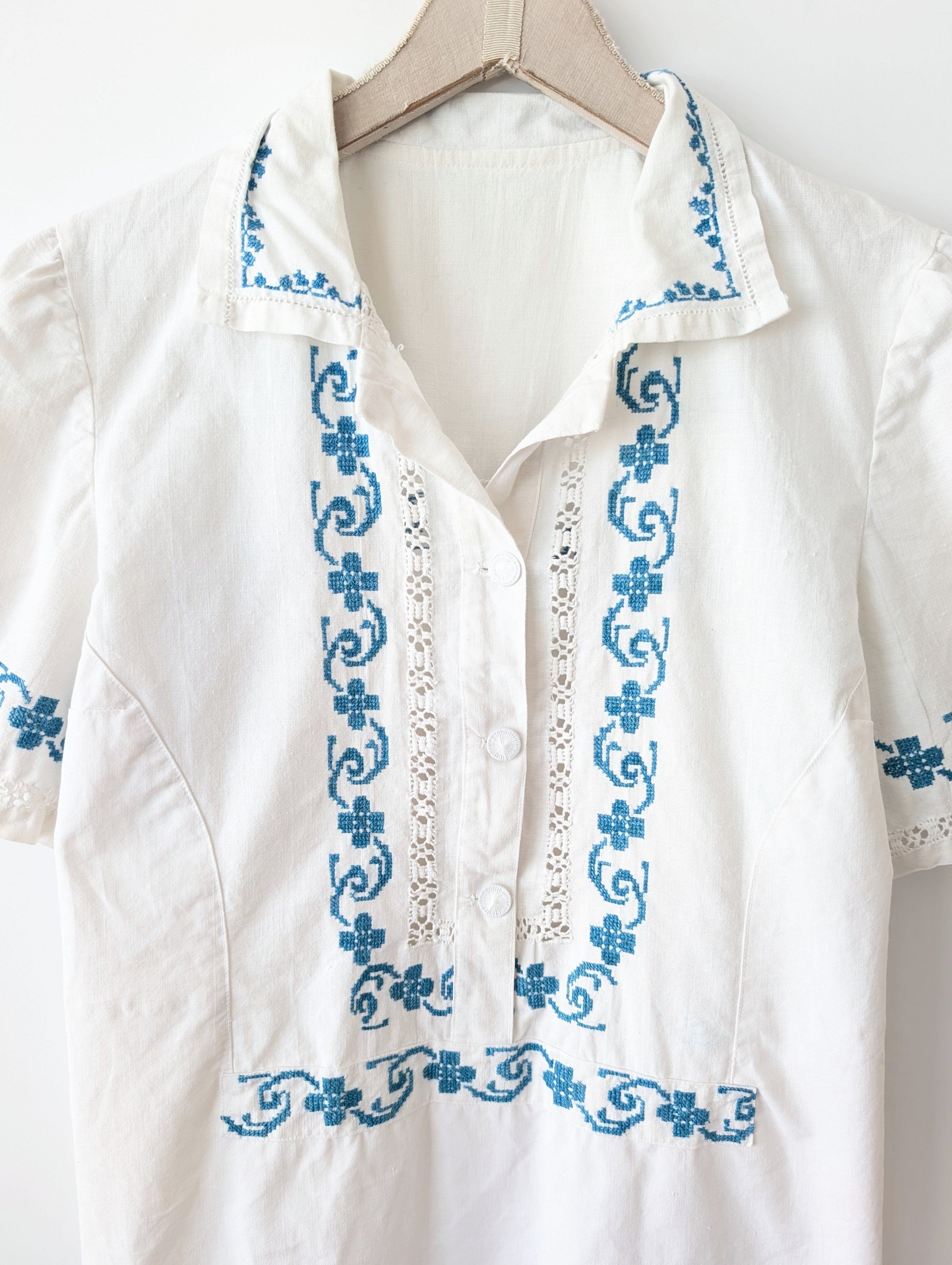 *Leinen* RARE Bluse Folklore Handmade Stickerei (M-L)