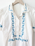 Lade das Bild in den Galerie-Viewer, *Leinen* RARE Bluse Folklore Handmade Stickerei (M-L)
