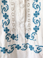 Lade das Bild in den Galerie-Viewer, *Leinen* RARE Bluse Folklore Handmade Stickerei (M-L)
