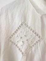 Lade das Bild in den Galerie-Viewer, *Leinen* Bluse Bohemian Lochspitze Creme (M-L)
