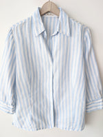 Lade das Bild in den Galerie-Viewer, *Leinen* Bluse Premium Basic Nadelstreifen Blau (L)
