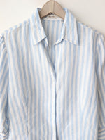 Lade das Bild in den Galerie-Viewer, *Leinen* Bluse Premium Basic Nadelstreifen Blau (L)
