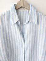Lade das Bild in den Galerie-Viewer, *Leinen* Bluse Premium Basic Nadelstreifen Blau (L)
