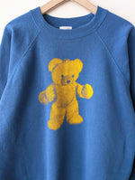 Lade das Bild in den Galerie-Viewer, Sweater 90s Teddy Print USA Blau (XL)

