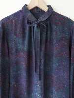 Lade das Bild in den Galerie-Viewer, *Seide* Bluse 80s Psychdelic Print Schleife (M-L)
