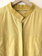 Lade das Bild in den Galerie-Viewer, Bluse Curry Premium Basic Seide (XL)
