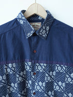 Lade das Bild in den Galerie-Viewer, Hemd 90s Bohemian Print Blau Weiß (M-L)
