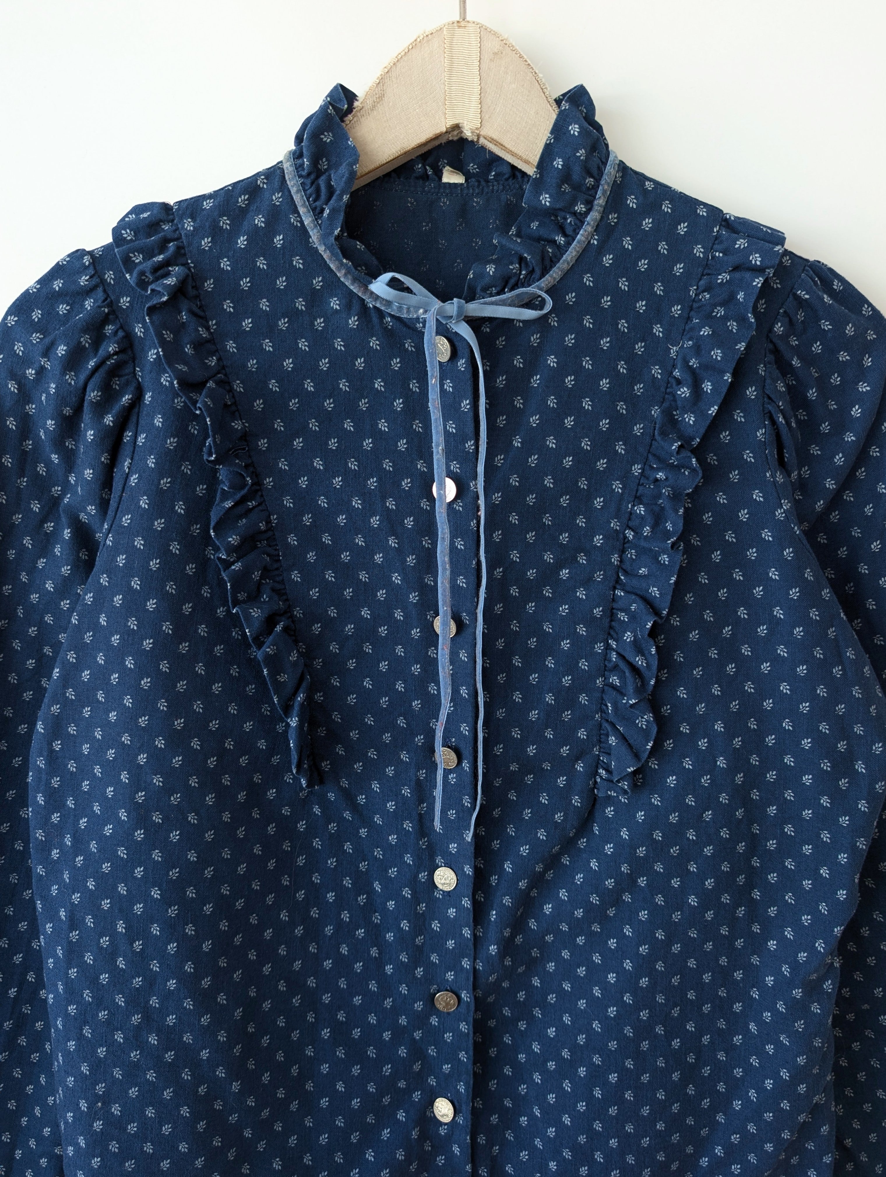 Bluse Folklore Dunkelblau Rüschen (S)