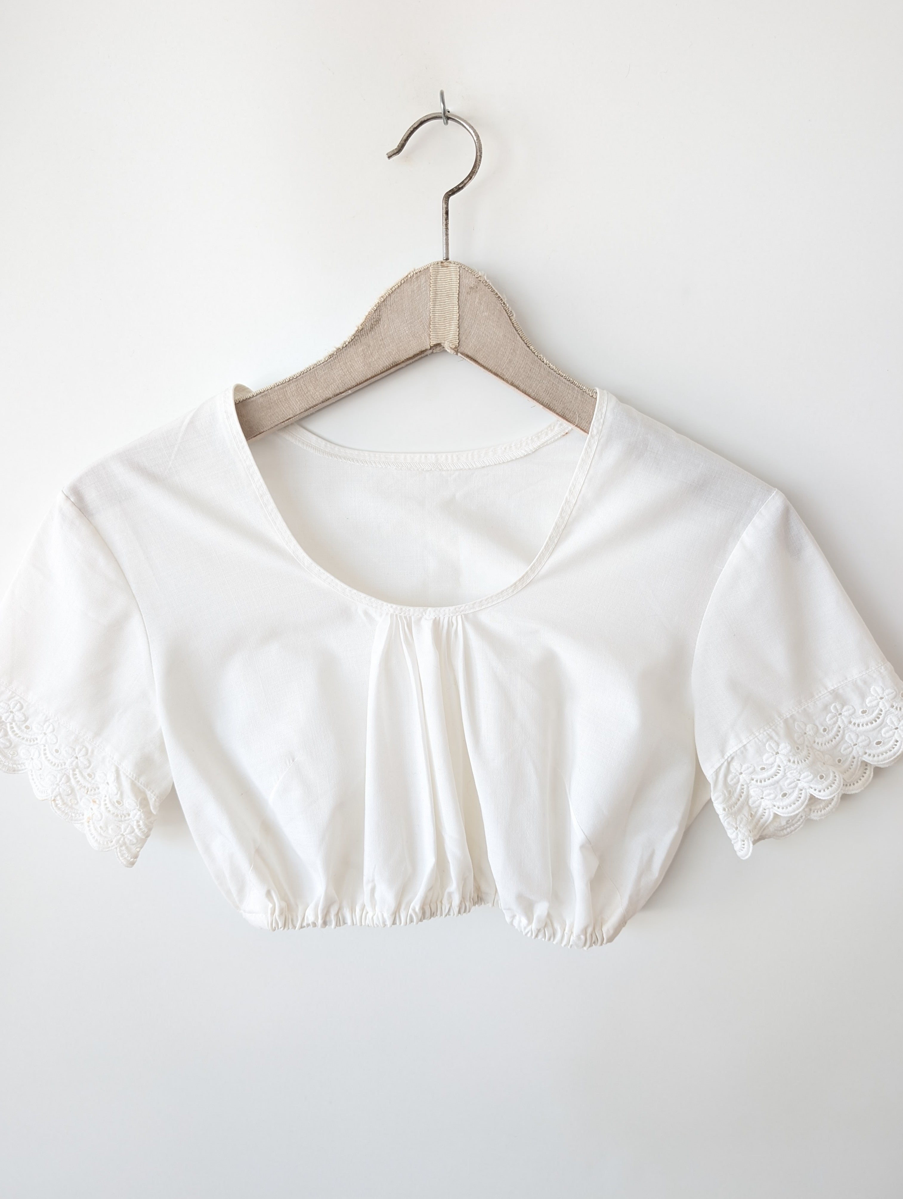Dirndl Bluse 80s Lochspitze Kurzarm (S-M)
