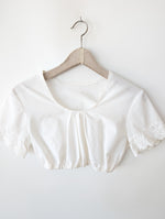 Lade das Bild in den Galerie-Viewer, Dirndl Bluse 80s Lochspitze Kurzarm (S-M)
