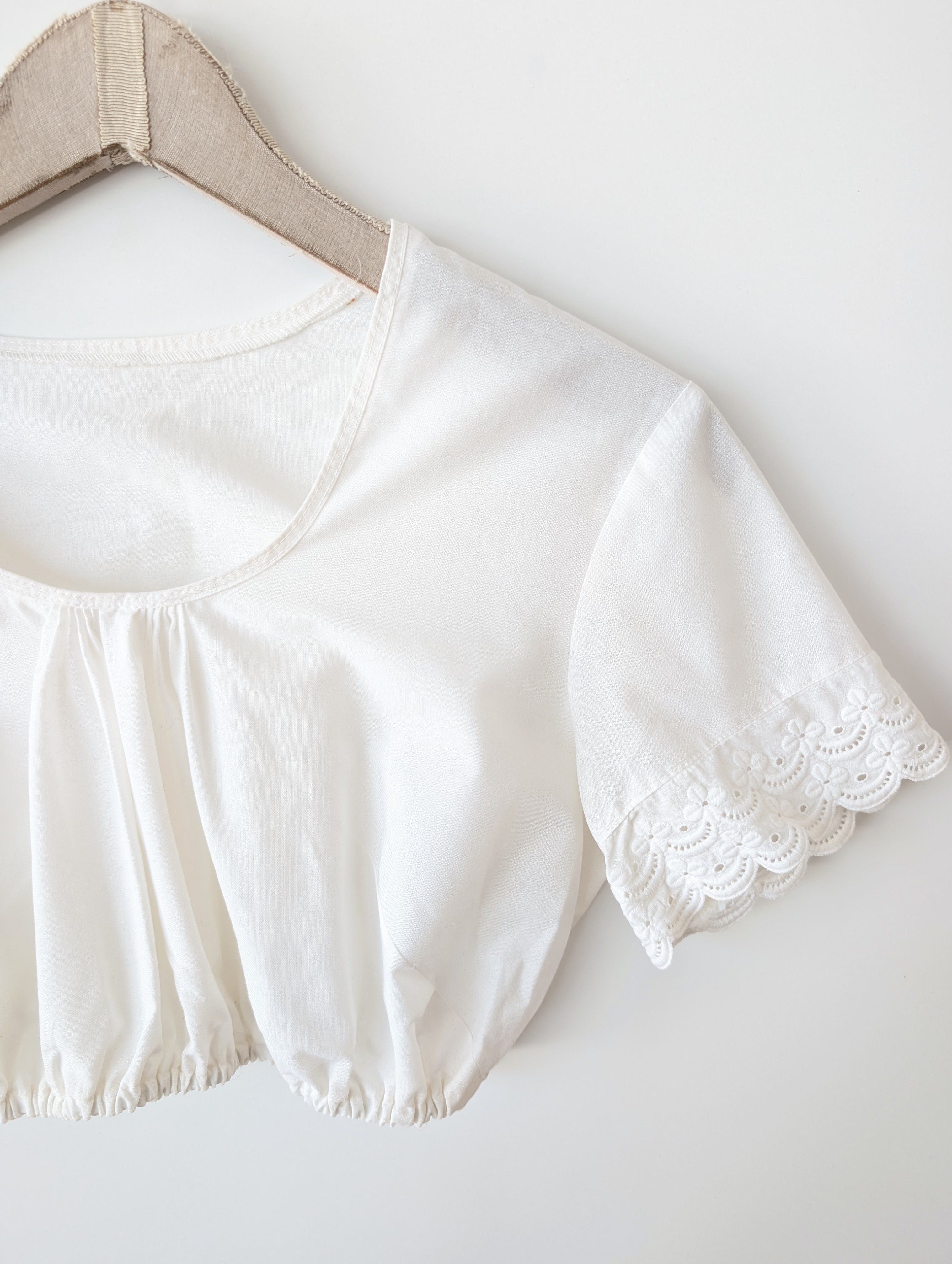 Dirndl Bluse 80s Lochspitze Kurzarm (S-M)