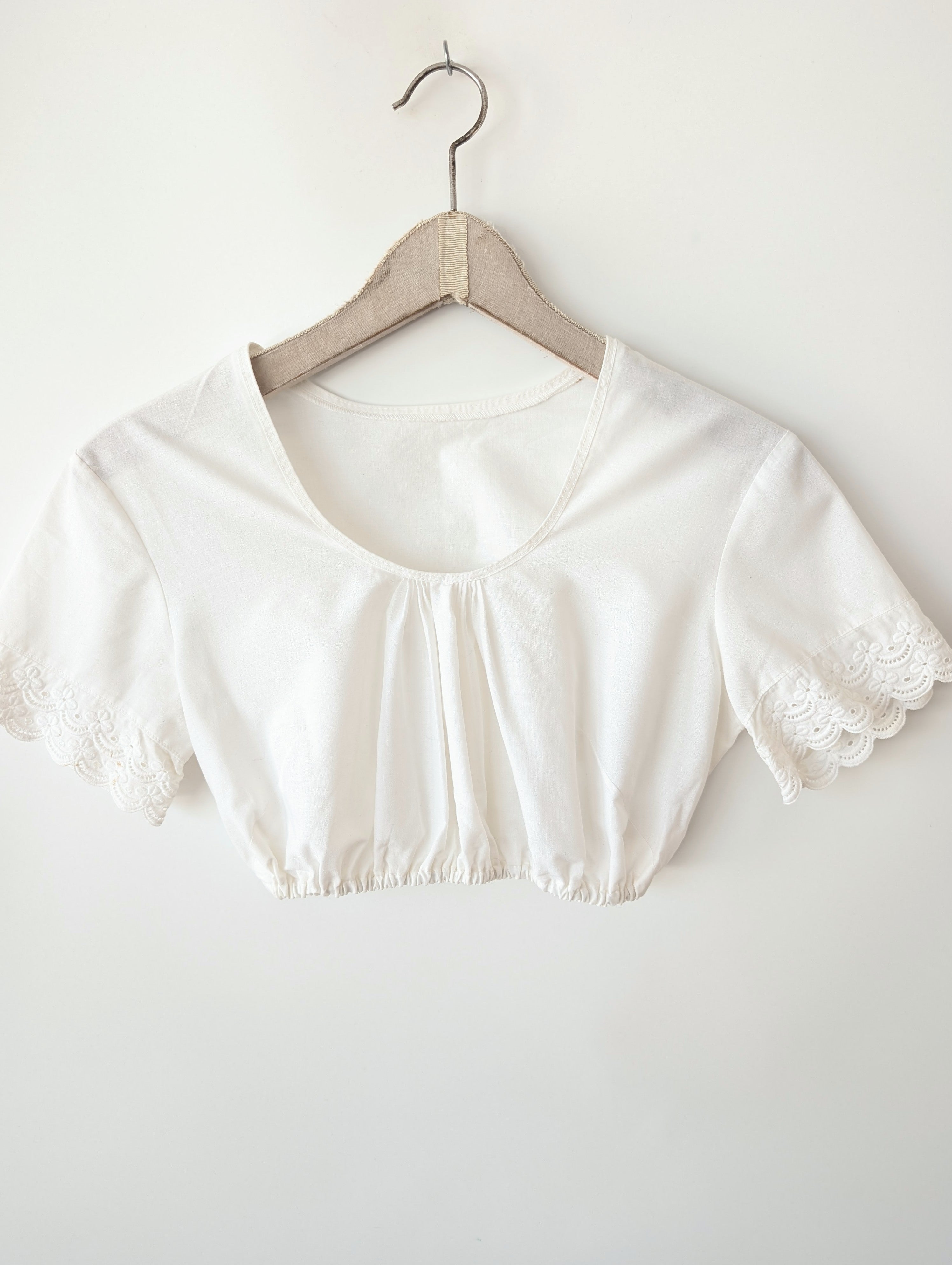 Dirndl Bluse 80s Lochspitze Kurzarm (S-M)