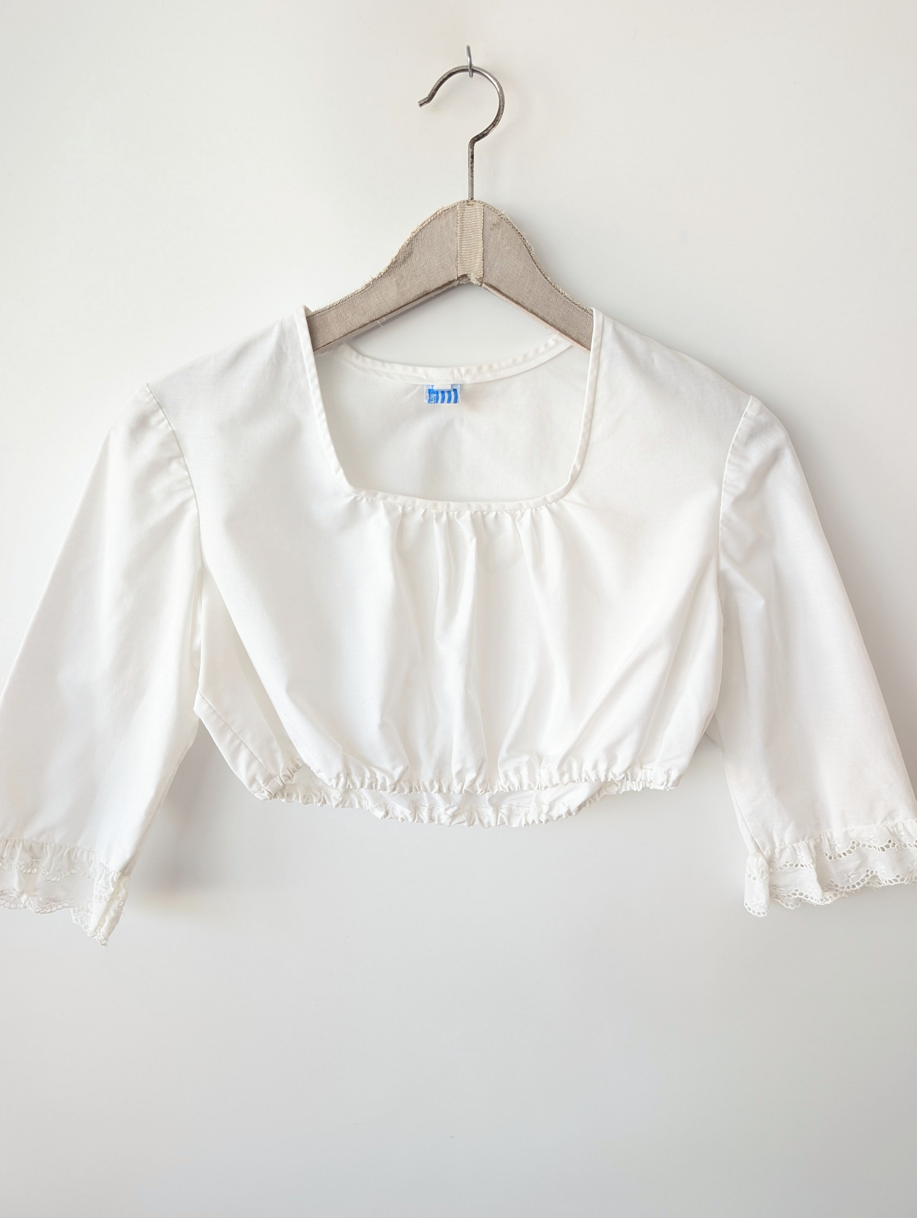 Dirndl Bluse 80s Rüschen Lochspitze (S-M)
