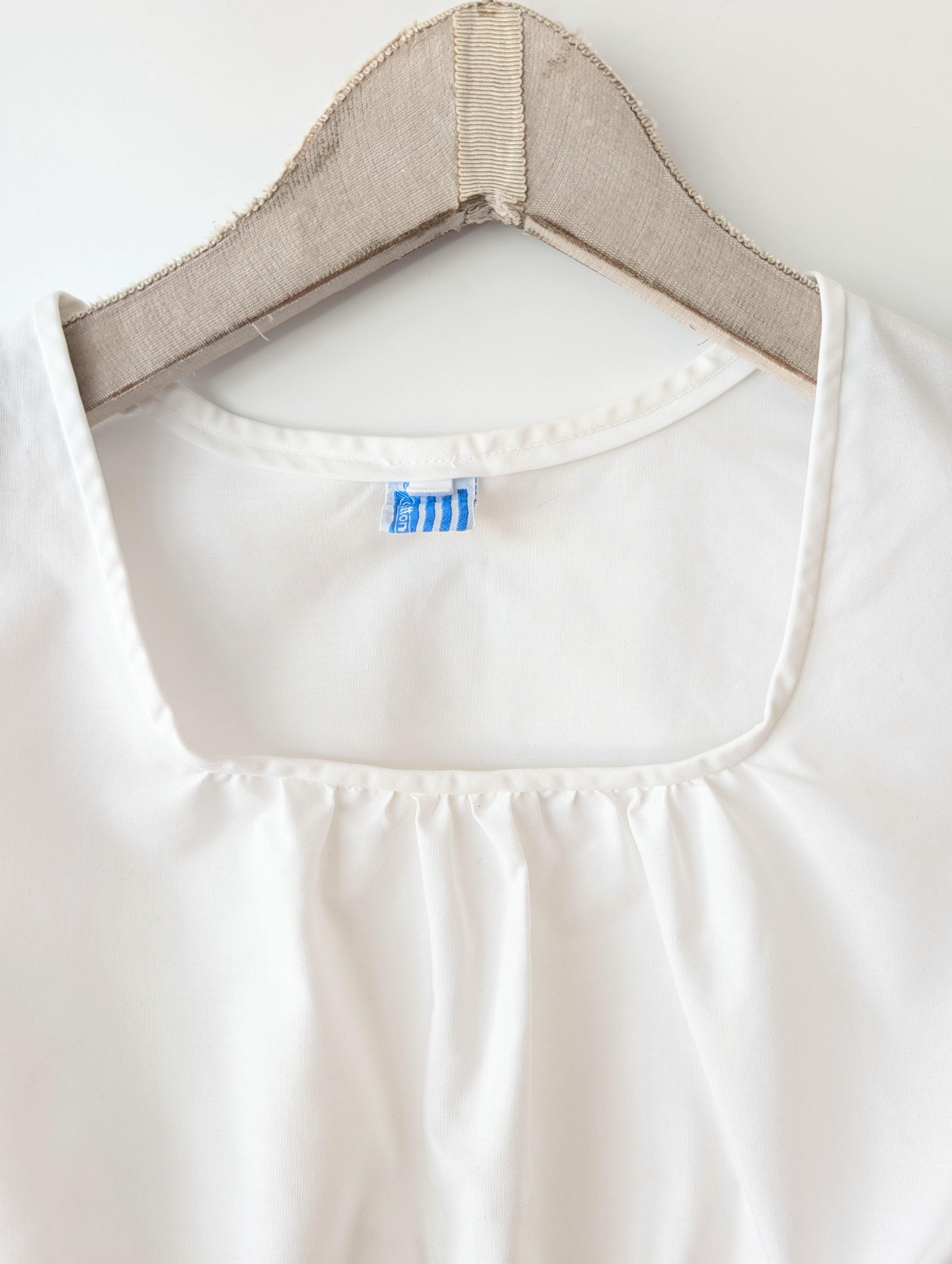 Dirndl Bluse 80s Rüschen Lochspitze (S-M)